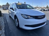 Used 2023 Chrysler Voyager LX image 3