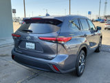Used 2023 Toyota Highlander XLE image 3