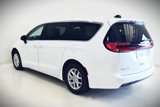 Used 2023 Chrysler Pacifica Touring-L image 3