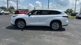 New 2025 Toyota Highlander Platinum image 4