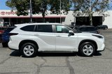 Used 2024 Toyota Highlander LE image 3
