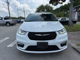 Used 2023 Chrysler Pacifica Touring-L image 3
