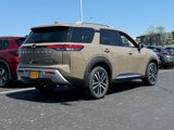 New 2025 Nissan Pathfinder Platinum image 3