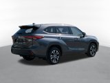 Used 2022 Toyota Highlander XLE image 4