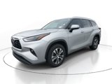 Used 2024 Toyota Highlander XLE image 3