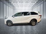 Used 2025 Toyota Sienna LE image 5