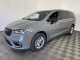 New 2025 Chrysler Pacifica Select image 3