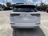 New 2025 Mitsubishi Outlander SE image 3