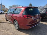 Used 2023 Chrysler Pacifica Limited image 4