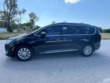 Used 2018 Chrysler Pacifica Touring-L image 4