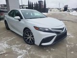 Used 2023 Toyota Camry SE image 2