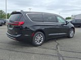 New 2026 Chrysler Pacifica Select image 4
