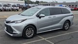 Used 2022 Toyota Sienna XLE image 5