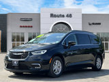 Used 2022 Chrysler Pacifica Touring-L image 2