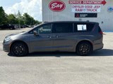 Used 2022 Chrysler Pacifica Touring-L w/ Uconnect Theater Family Group image 2