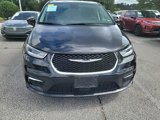Used 2023 Chrysler Pacifica Touring-L image 4