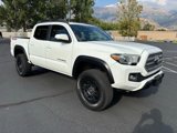 Used 2017 Toyota Tacoma TRD Off-Road image 2
