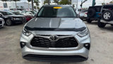 Used 2021 Toyota Highlander XLE image 3