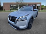 New 2025 Nissan Pathfinder Platinum image 3