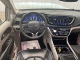 Used 2023 Chrysler Pacifica Limited image 5