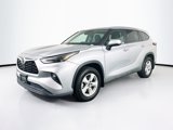 Used 2024 Toyota Highlander LE image 3