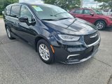 Used 2023 Chrysler Pacifica Touring-L image 6