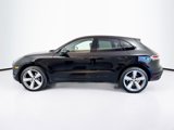 Used 2024 Porsche Macan image 2