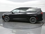 New 2025 Chrysler Pacifica Select image 3