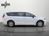 New 2025 Chrysler Pacifica Select image 2
