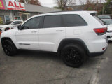 Used 2018 Jeep Grand Cherokee Laredo image 2