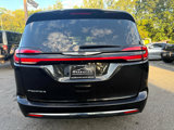 Used 2022 Chrysler Pacifica Touring-L image 5