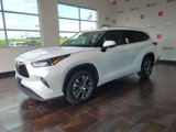 Used 2023 Toyota Highlander XLE image 3