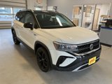 Used 2023 Volkswagen Taos SE w/ Panoramic Sunroof Package image 3