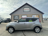 Used 2022 Kia Soul LX image 2