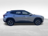 Used 2024 Chevrolet Trax LT w/ Sunroof Package image 4