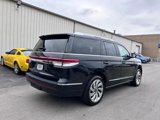 Used 2022 Lincoln Navigator Reserve image 3