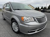 Used 2015 Chrysler Town & Country Touring-L w/ Driver Convenience Group image 3