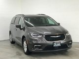 Used 2022 Chrysler Pacifica Touring-L image 3