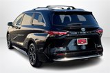 New 2025 Toyota Sienna Platinum image 3