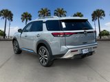 New 2025 Nissan Pathfinder Platinum image 4