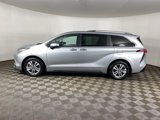Used 2023 Toyota Sienna Limited image 6