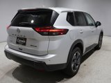 Used 2024 Nissan Rogue SV image 2