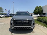 New 2025 Volkswagen Atlas Peak Edition SE image 3