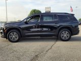 Used 2025 Chevrolet Traverse LT image 2