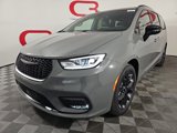 New 2025 Chrysler Pacifica Limited image 3