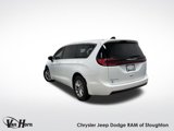 Used 2023 Chrysler Pacifica Touring-L image 3