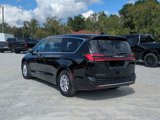 New 2026 Chrysler Pacifica Select image 3