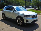 Used 2025 Volvo XC40 B5 Plus image 3