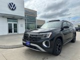 New 2025 Volkswagen Atlas Peak Edition SE image 2