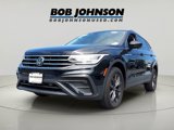 Used 2022 Volkswagen Tiguan SE w/ Panoramic Sunroof Package image 3